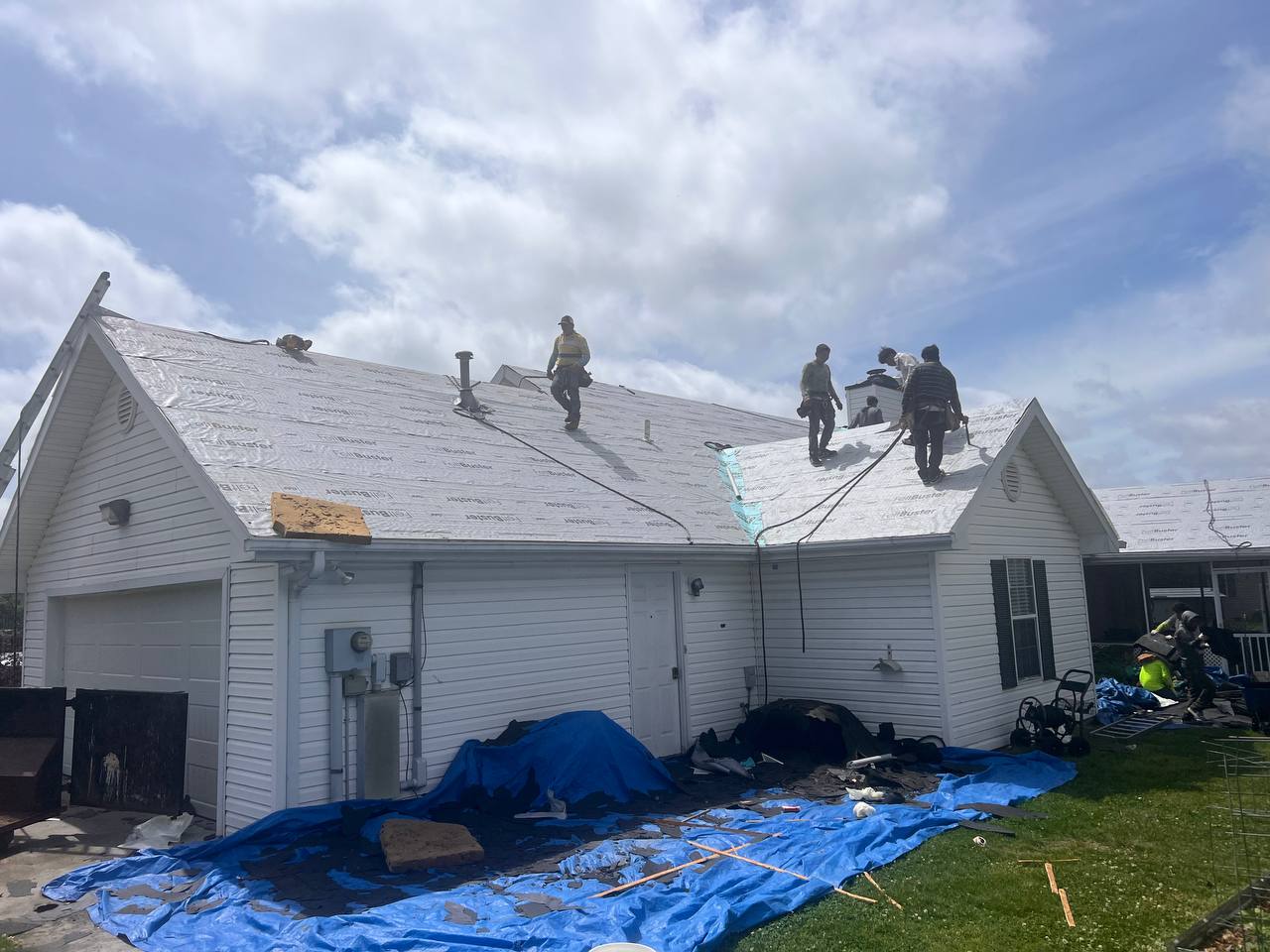 Crockett Construction crew installing a new roof on an Athens, TN home